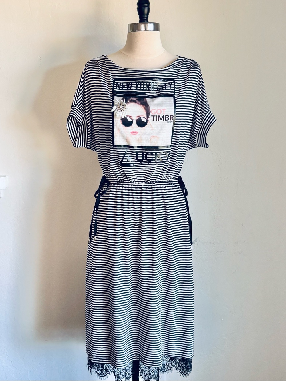 Striped Black and White Graphic Print Cinch-Waist Lace Trim Midi Dress
